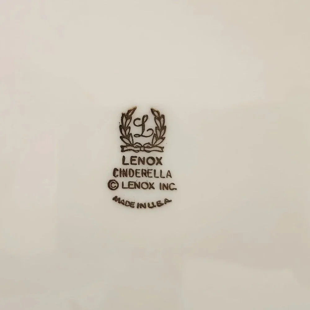 Set of 2 Lenox Cinderella Newer Platinum Trim Dinner Plates Excellent Condition - Picture 3 of 6